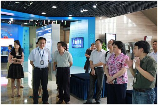 深圳市气象局局长王延青一行调研深圳先进院